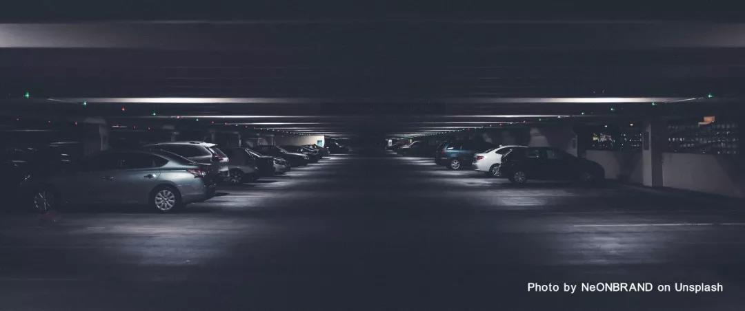  汽車庫、修車庫、停車場